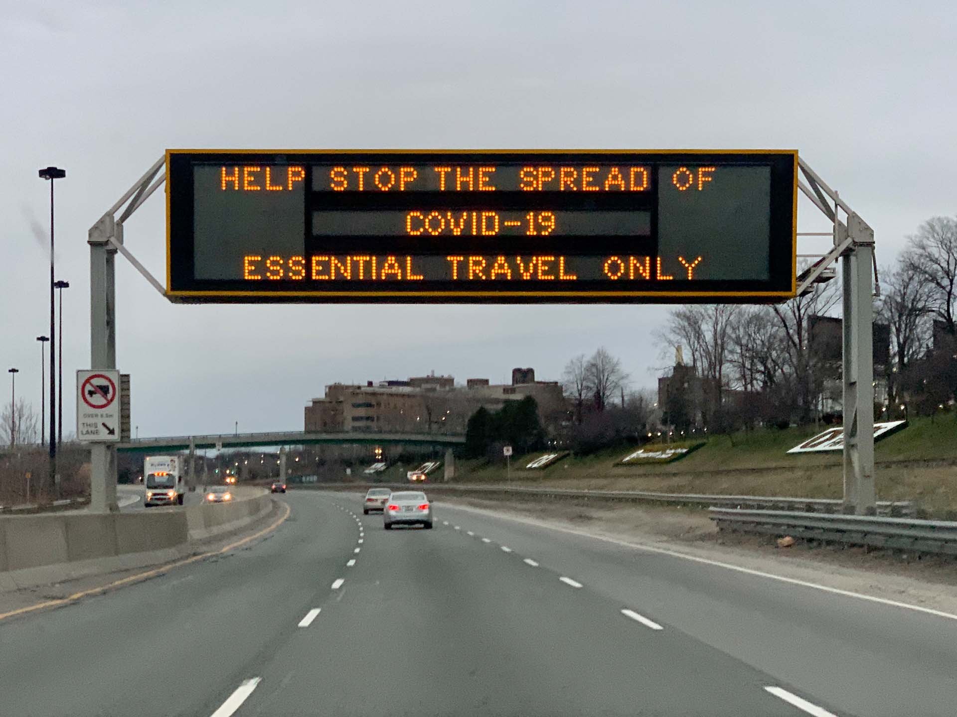 COVID-19_highway_sign_in_Toronto,_March_2020x